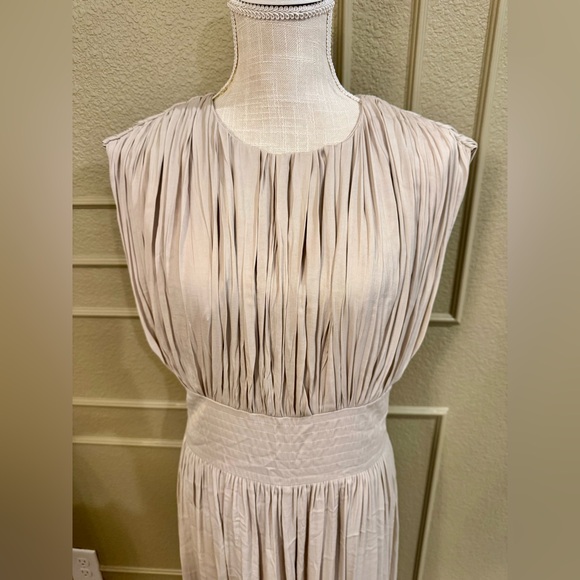 Banana Republic Women’s Sleeveless Crystal Pleated Maxi Dress. Size 8 . NEW - Picture 4 of 9